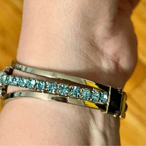 Judy Lee VTG Signed Blue Glass Rhinestone Hinged Silver Clamper Bangle Bracelet - Picture 10 of 17